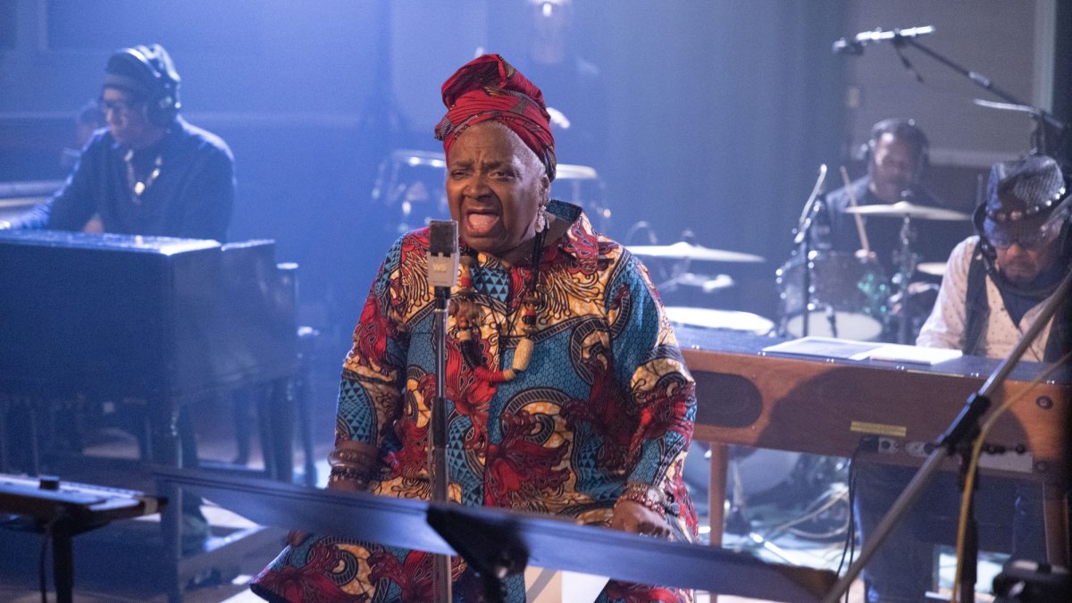 LEAD-IMAGE-Carla-Thomas-DSLR-1